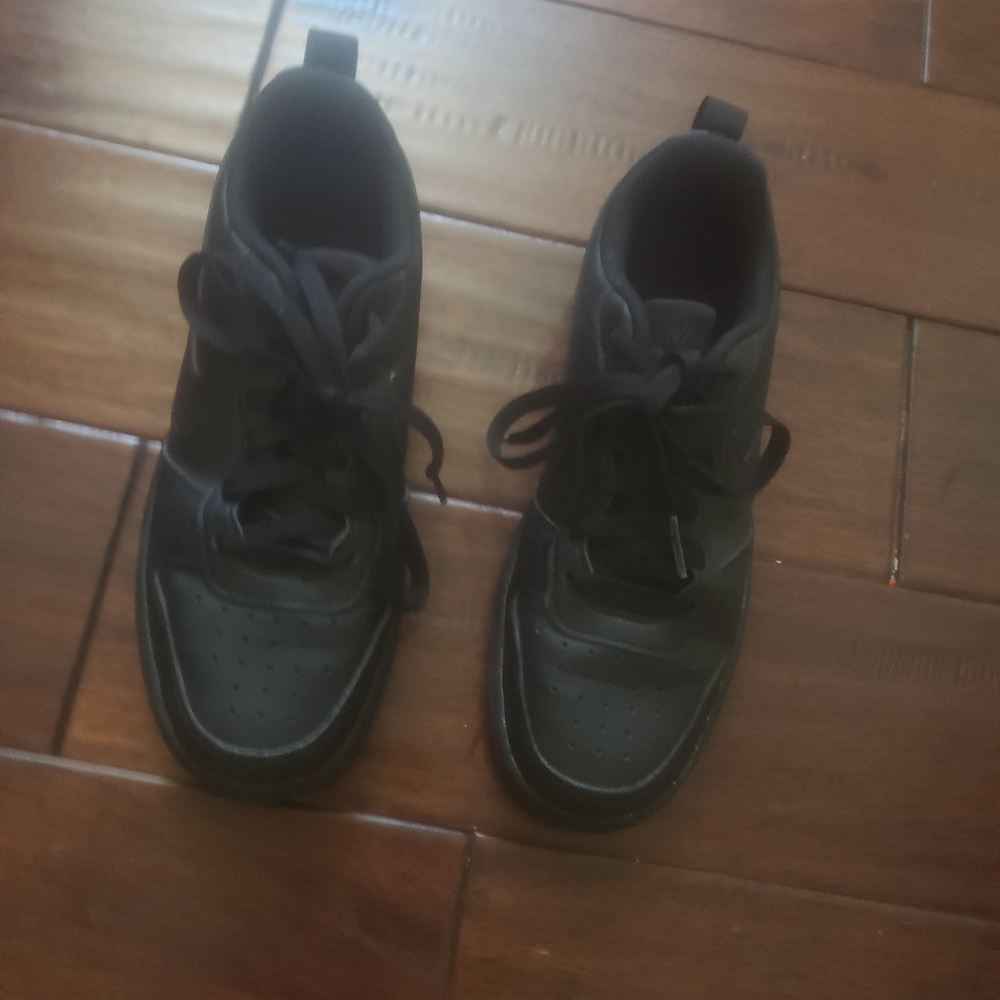Nike Black Lace-Up Low Top Sneakers
